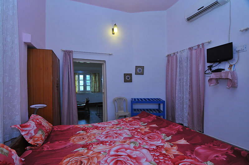 Jheelam- Pink Room-1