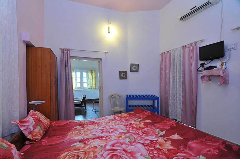 Jheelam- Pink Room-2