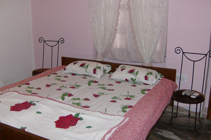 Jheelam- Pink Room-6